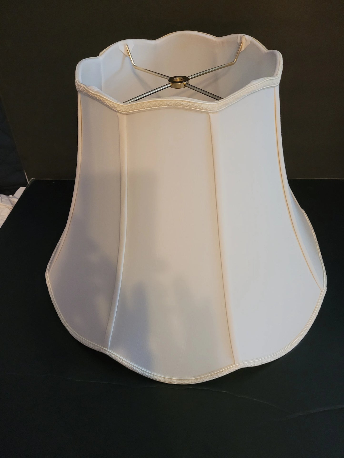 31118 Wide Rib Scallop Top and Bottom - Adrianas Specialty Lamp Shades