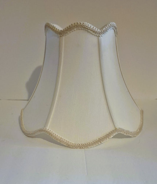 33237 Scallop Silk Table Lamp Shade